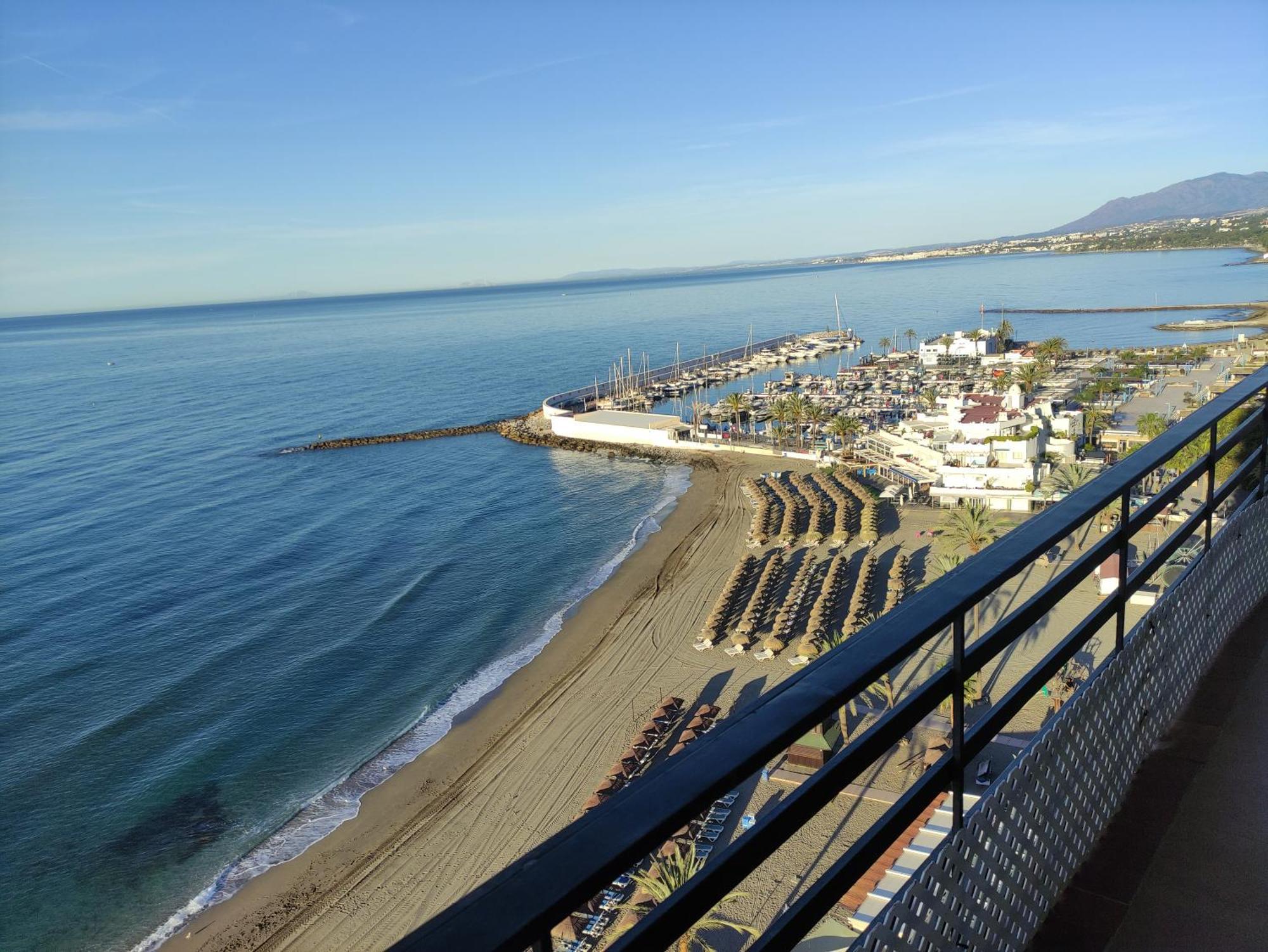 In First Line Apto. 12-6 Marbella